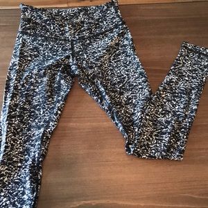lululemon full length pant, black & white, size 6